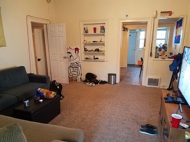 1004 Marine Apt. E - living room