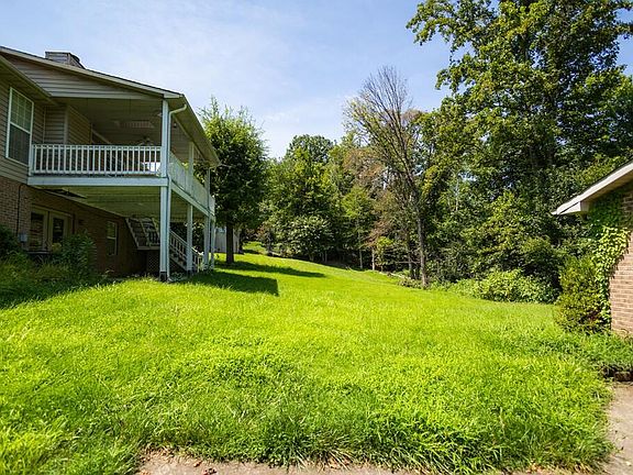 4th image of 479 Beaver Ridge Rd