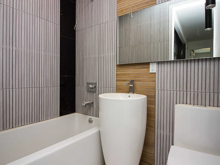 225 Winthrop St #1B — Photo 16