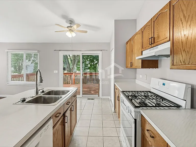 3131 Melbourne Ln — Photo 4