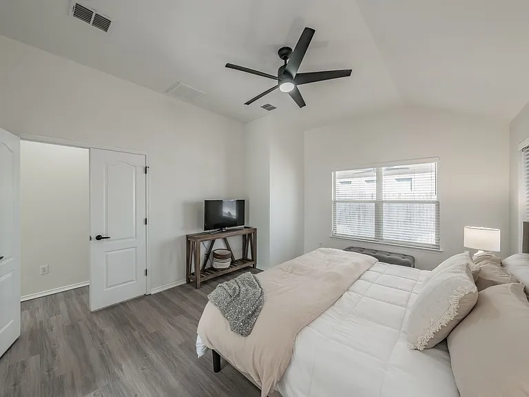 9040 Weller Ln — Photo 32