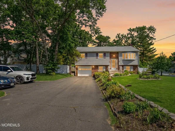 271 Joe Parker Road, Lakewood, NJ 08701