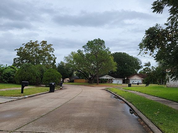 5th image of 6903 Castleview Ln