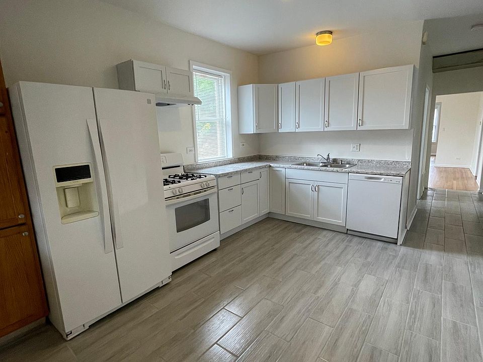 1st image of 631 N Spaulding Ave Unit 1