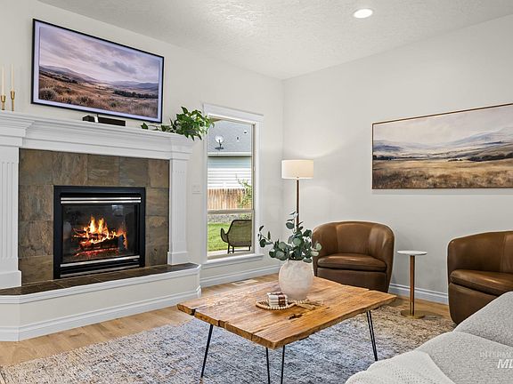 3rd image of 2818 E Shadowview St