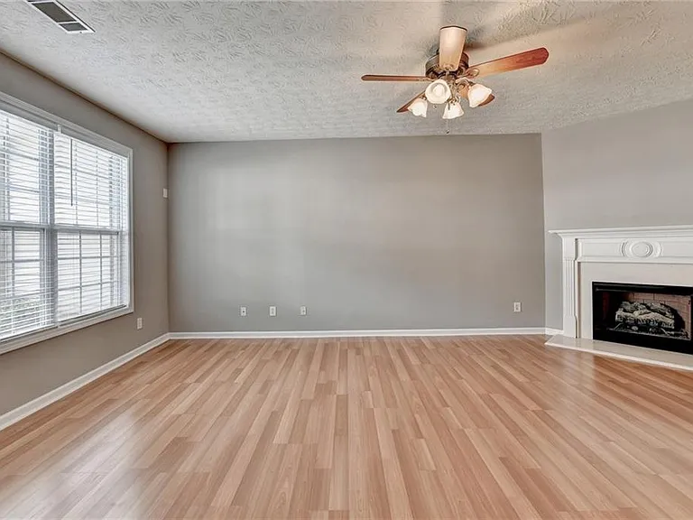 3067 Kentmere Dr — Photo 5
