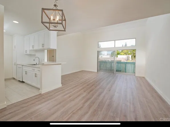 5700 Etiwanda Ave, Tarzana, CA
