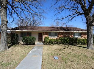 518 E White St, Pilot Point, TX 76258