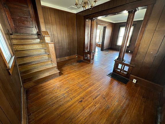4th image of 1633 Maple Ave