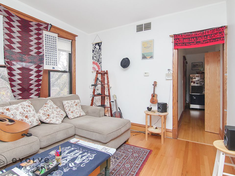 1st image of 2804 N Francisco Ave #2