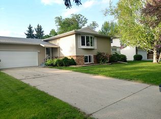 1822 20th St NW, East Grand Forks, MN 56721