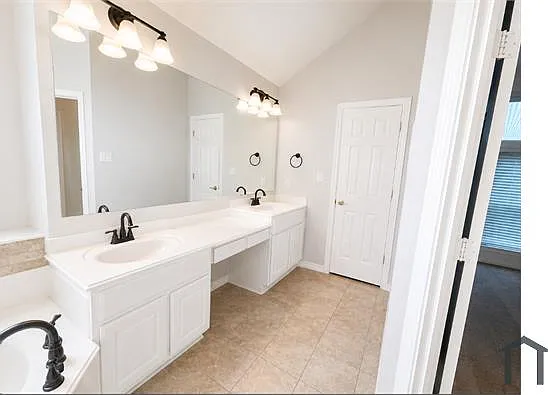 5601 Lawnsberry Dr — Photo 21