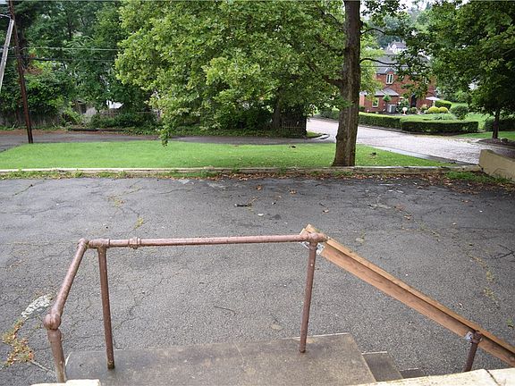 5th image of 147 Lemoyne Ave