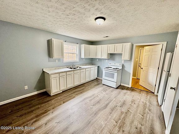 4th image of 1445 Harrodsburg Rd