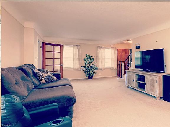 4th image of 29134 Fuller Ave