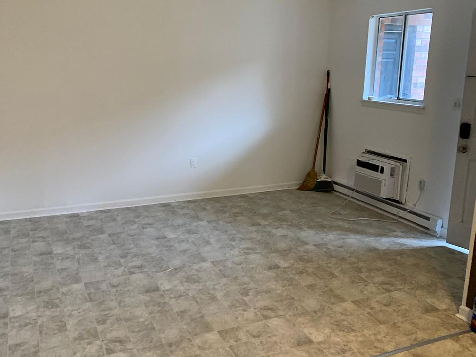 2nd image of 1934 Kerry St #B3