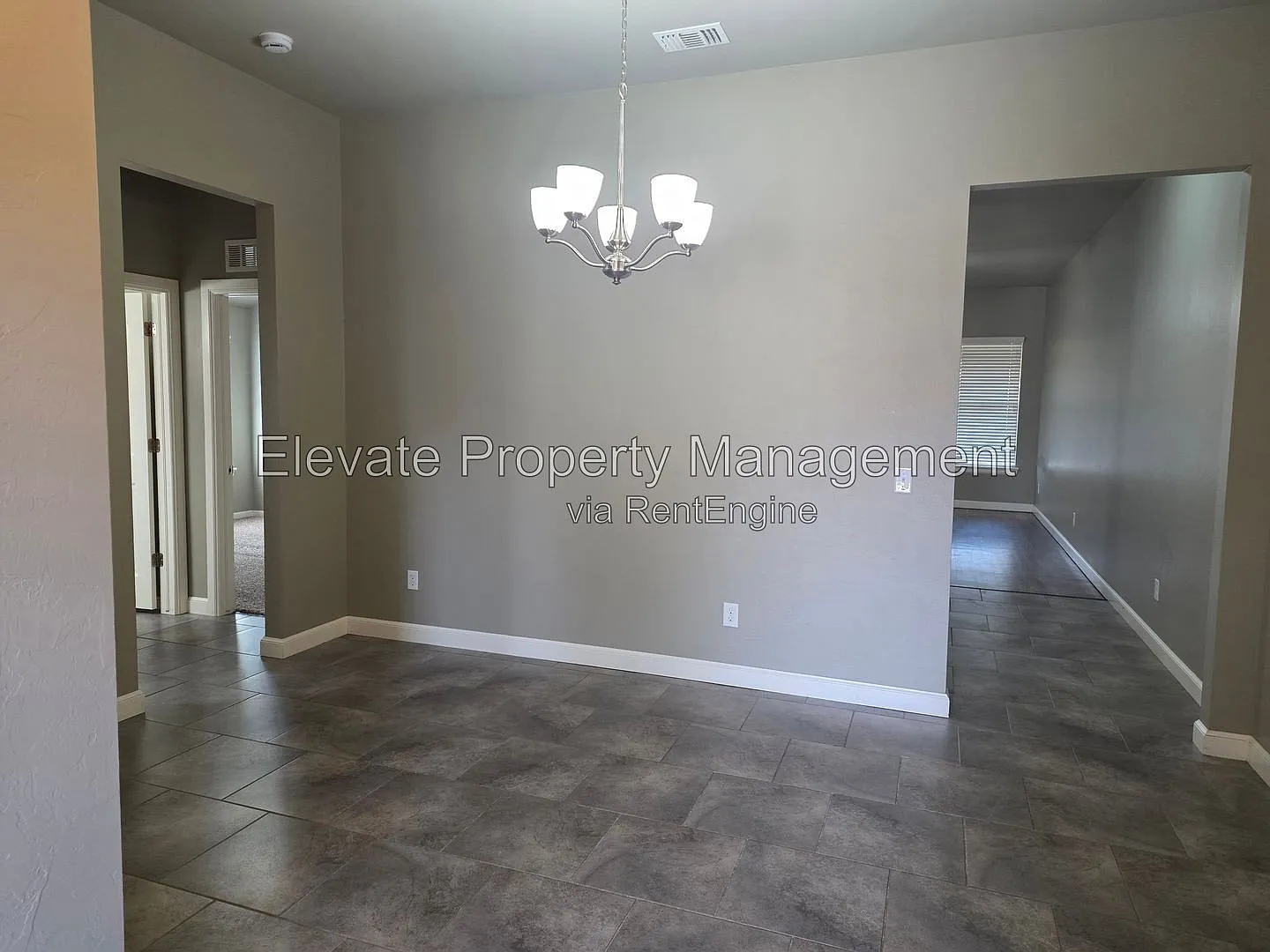 3 bed, 2.0 bath, 1431 sqft, $1,545 — Photo 2