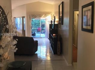 9358 NW 8th Cir, Plantation, FL 33324