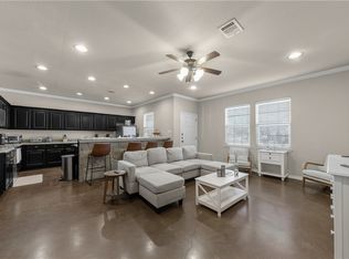 125 Deacon Dr W, College Station, TX 77845