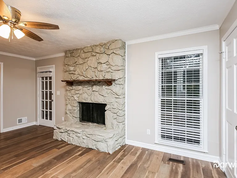 3901 Hanover Ct — Photo 3