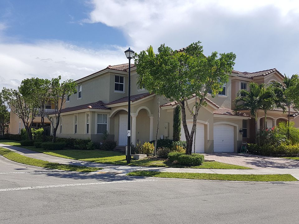 1st image of 10868 NW 85th Ter