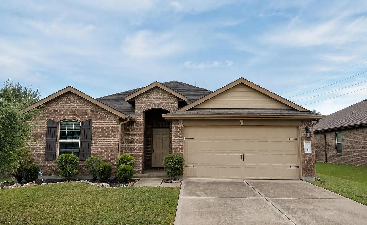 4 bed, 2.0 bath, 2117 sqft, $2,150 — Photo 1