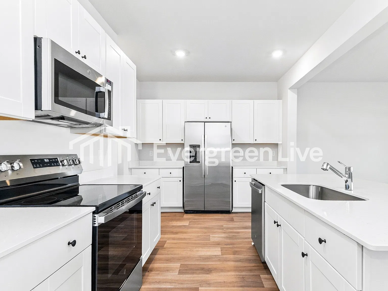 3 bed, 3.0 bath, 1935 sqft, $2,220 — Photo 3