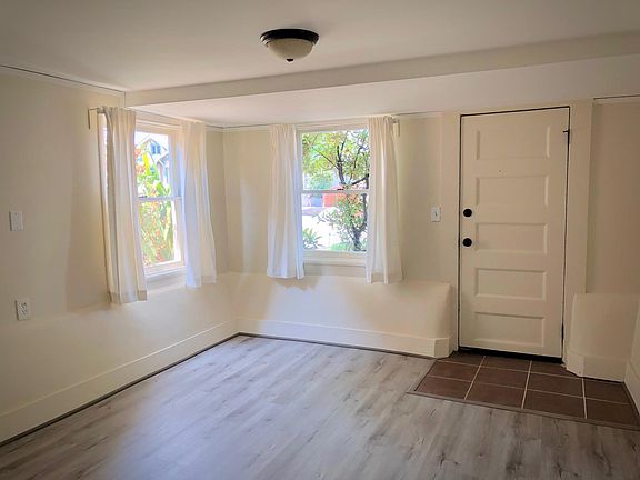 Living room (view 1) (6'9" ceiling).
