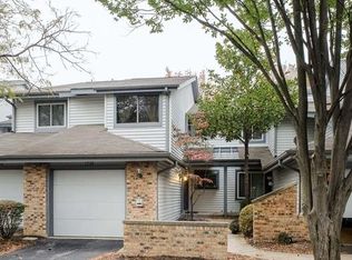 1220 Meramec Heights Dr, Ballwin, MO 63021