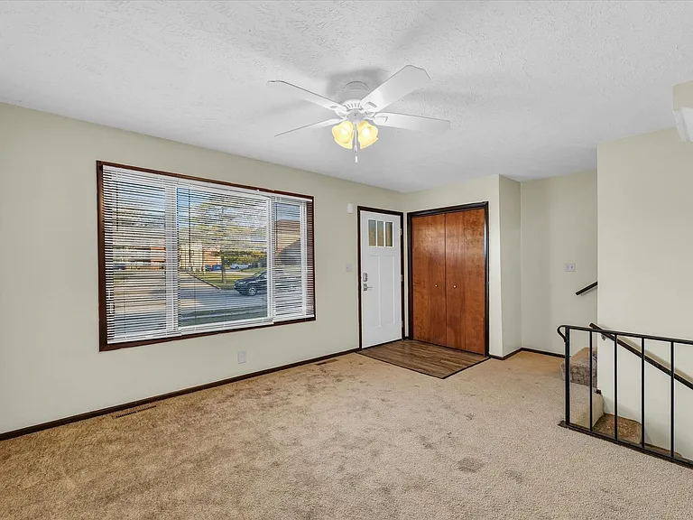 105 N Orr Dr — Photo 45