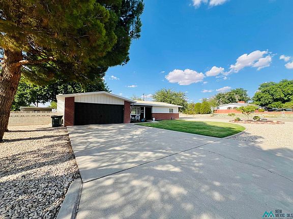 3rd image of 1402 W Ural Dr