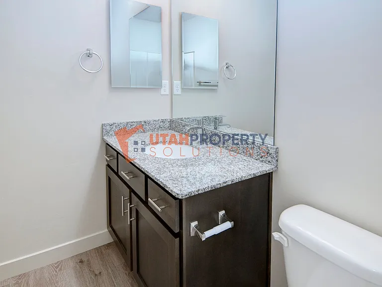 1025 W 400 S — Photo 32