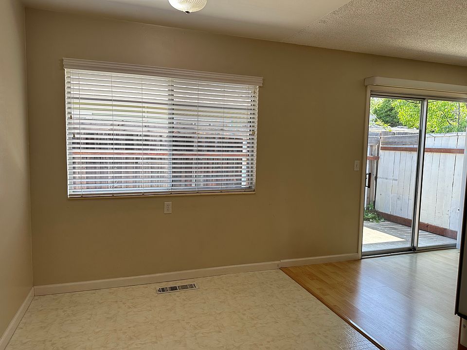 Nook/dining area