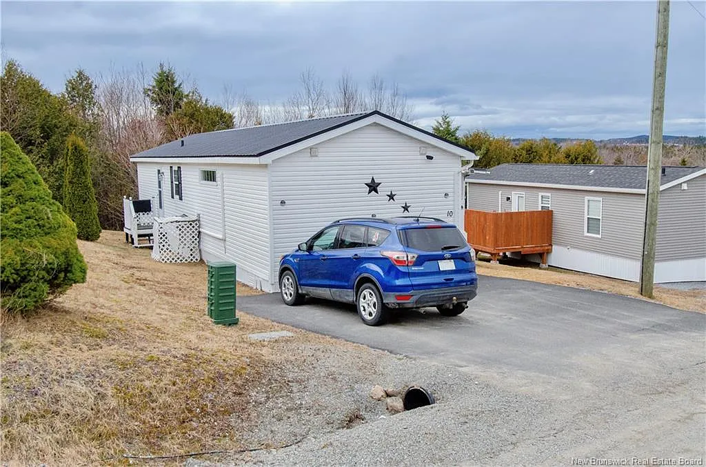 2 bed, 1.0 bath, 864 sqft, $169,900 — Photo 3