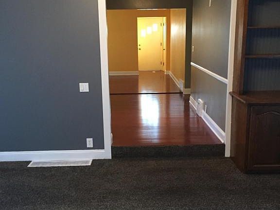 5th image of 3421 Newcastle Dr SE