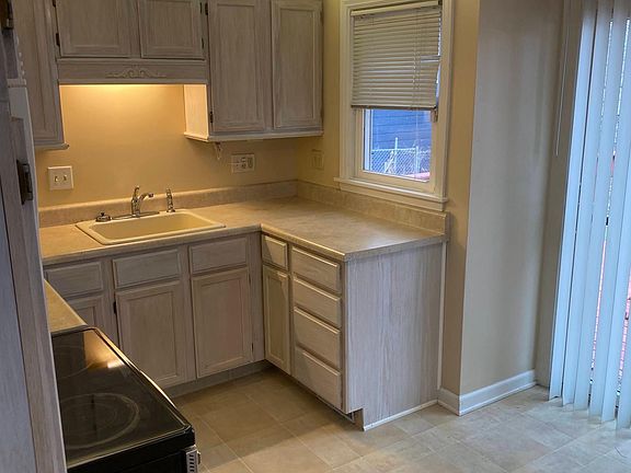 3rd image of 1408 Kelsey Ave