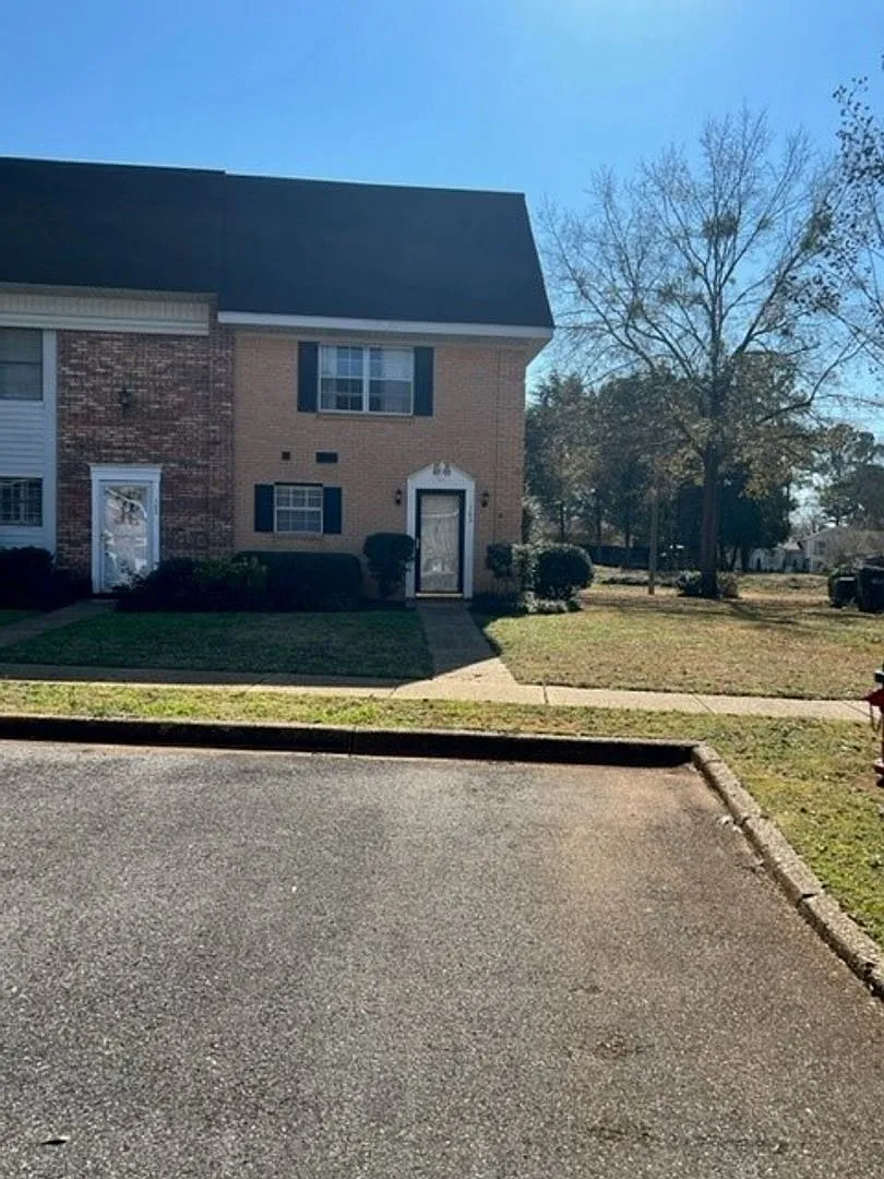 Cozy 2 Bed 1.5 Bath Townhouse! Available Now! — Photo 1