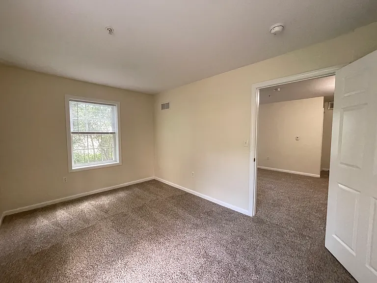Redstone Apartments — Photo 31