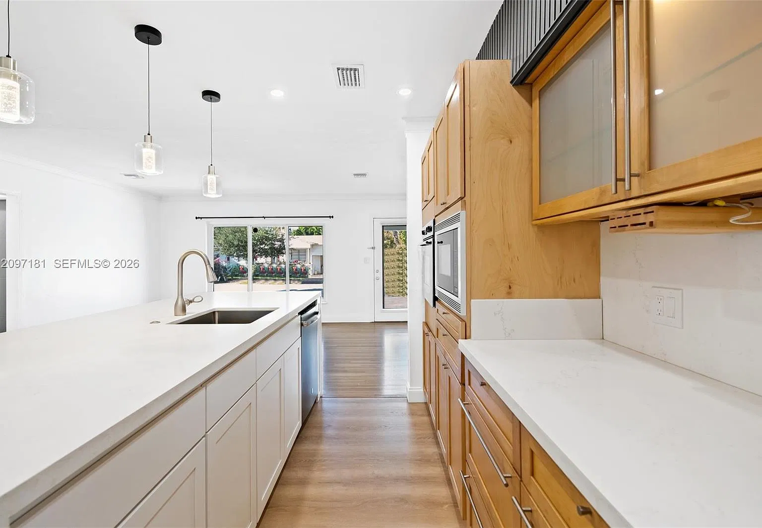 3 bed, 2.5 bath, 1470 sqft, $4,750 — Photo 3