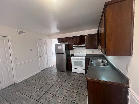 3rd image of 1041 Woods Ferry Rd #14