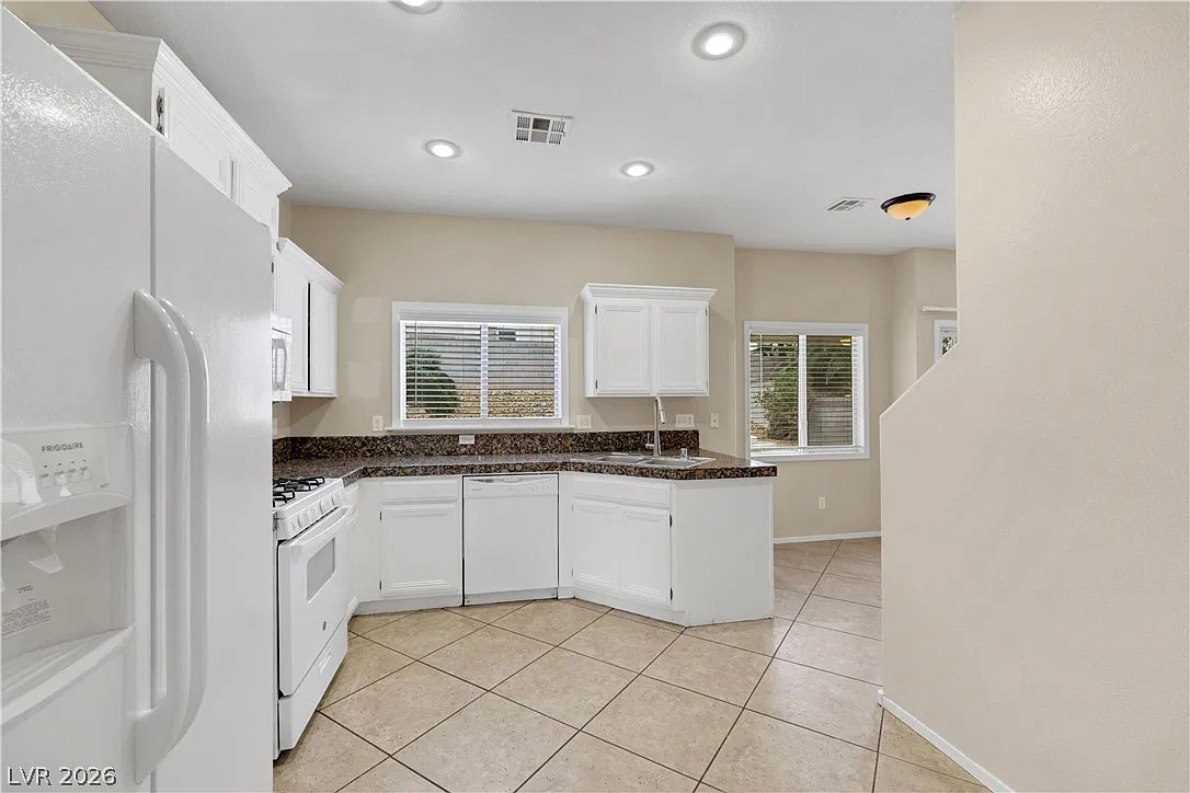 3 bed, 2.5 bath, 2127 sqft, $2,975 — Photo 4