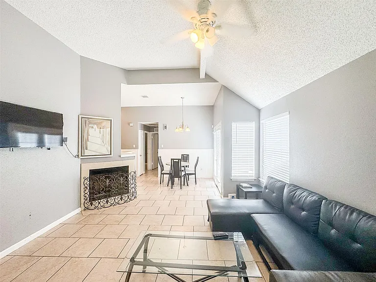 18579 N Lyford Dr — Photo 4