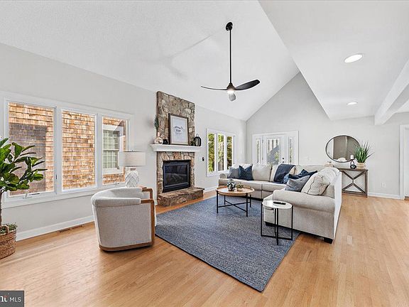 4th image of 311 Parkwood St