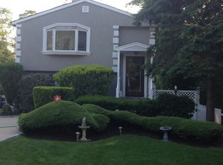 36 Landscape Dr, Wheatley Heights, NY