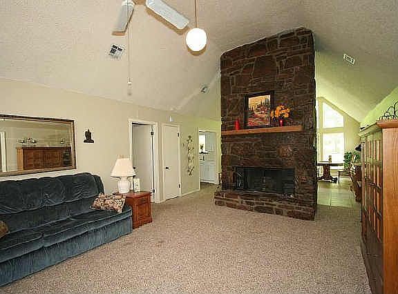 2nd image of 2504 Parkwood Dr