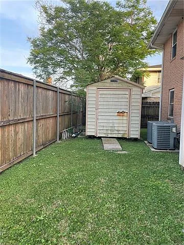 1621 Caton Ct — Photo 20