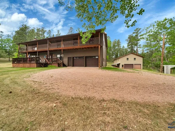 8205 Red Deer Rd, Rapid City, SD 57702