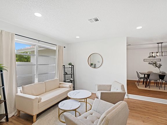 4th image of 1019 Larch Way