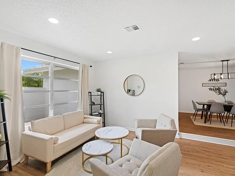 1019 Larch Way — Photo 4