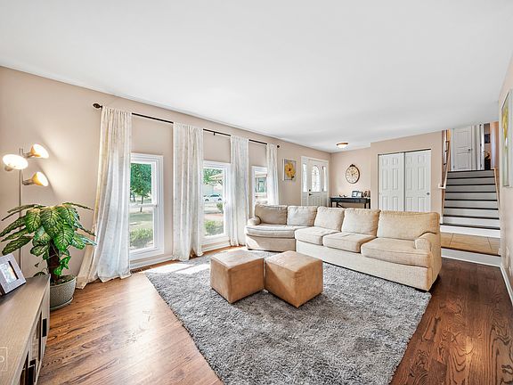 3rd image of 16855 Creekside Ave